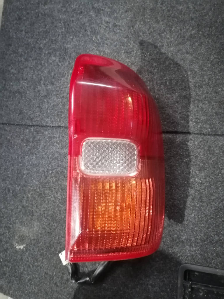 Стоп-сигнал правый 81551-42060 Toyota Rav4 2002 ACA21 1AZ
