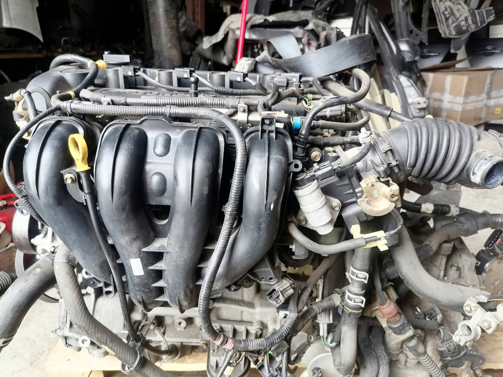 Коллектор впускной LF6013100, ZJ0120660, LF6013640A Mazda Axela 2004 BKEP LFVE