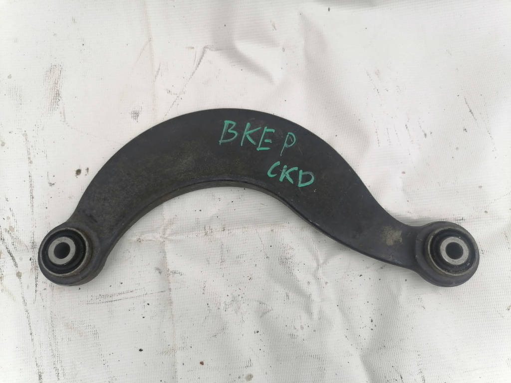 Рычаг поперечный левый задний BP4K28C10B Mazda Axela 2004 BKEP LFVE