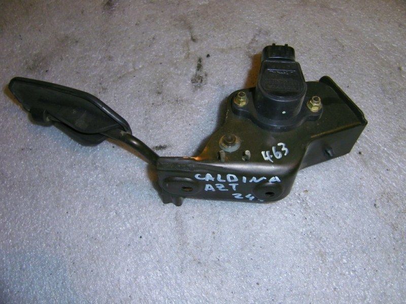 Педаль подачи топлива  Toyota Caldina AZT241 1AZ FSE