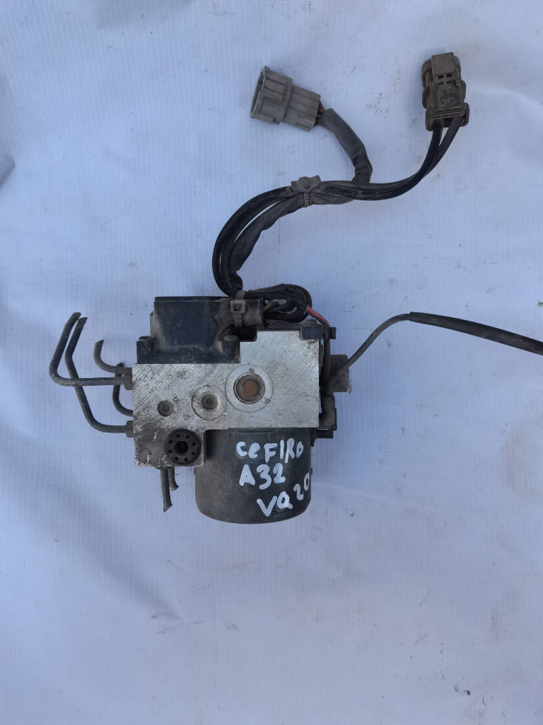 Блок ABS Nissan Cefiro A32 VQ20DE