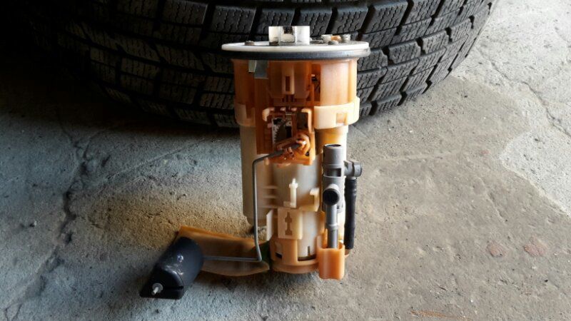 Топливный насос  Toyota Estima MCR40 1MZ-FE