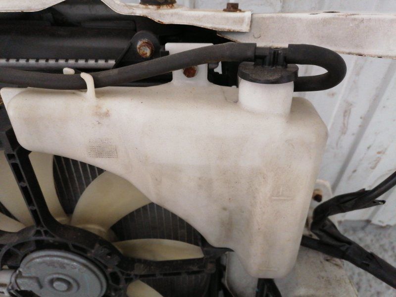 Бачок расширительный 16470-28070 Toyota Ipsum ACM21 2AZ-FE