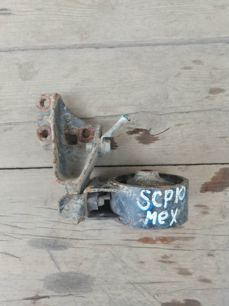Подушка двигателя Toyota Vitz  SCP10 1SZFE