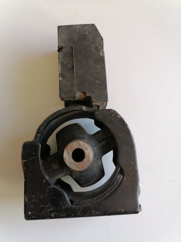 Подушка двигателя  Toyota Wish zne10 1ZZ