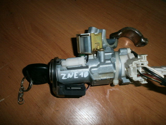 Замок зажигания  Toyota Wish zne10 1ZZ