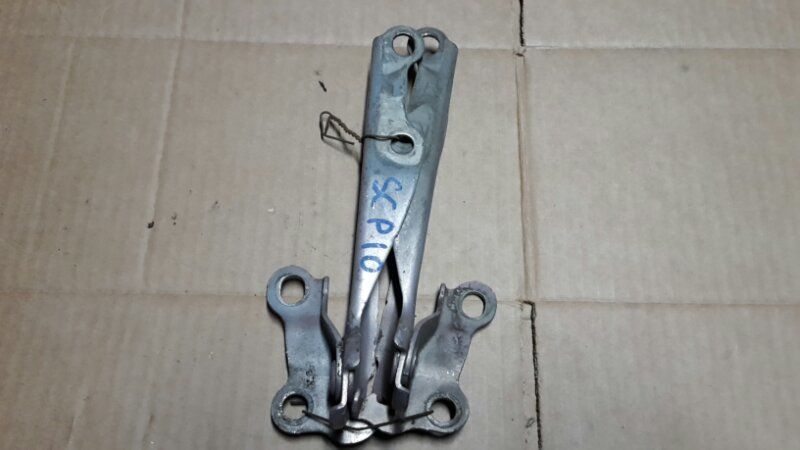 Крепление капота переднее Toyota Vitz SCP10 1SZFE
