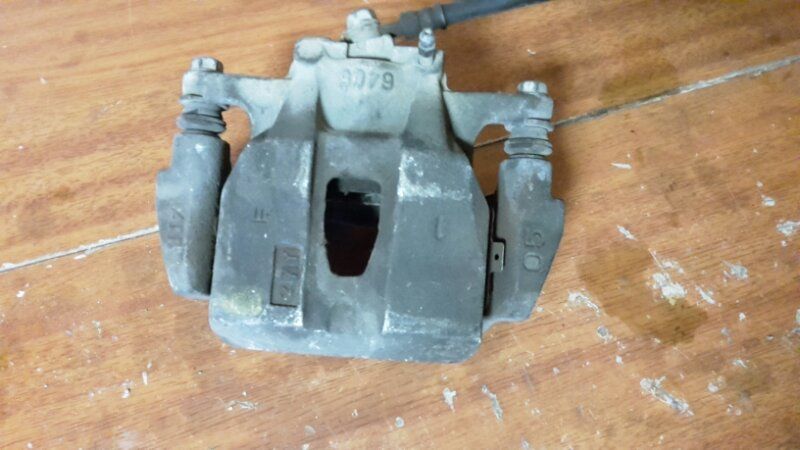 Суппорт  Toyota Noah, voxy AZR60, AZR65 