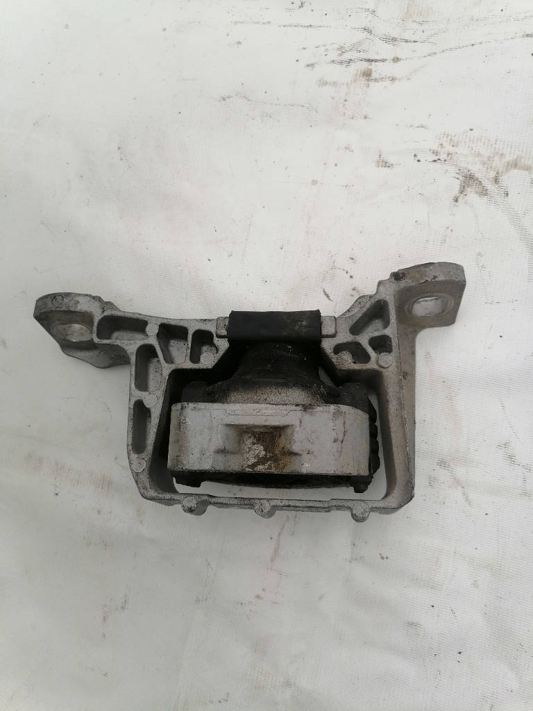 Подушка двигателя правый BP4S39060C Mazda Axela 2004 BKEP LFVE