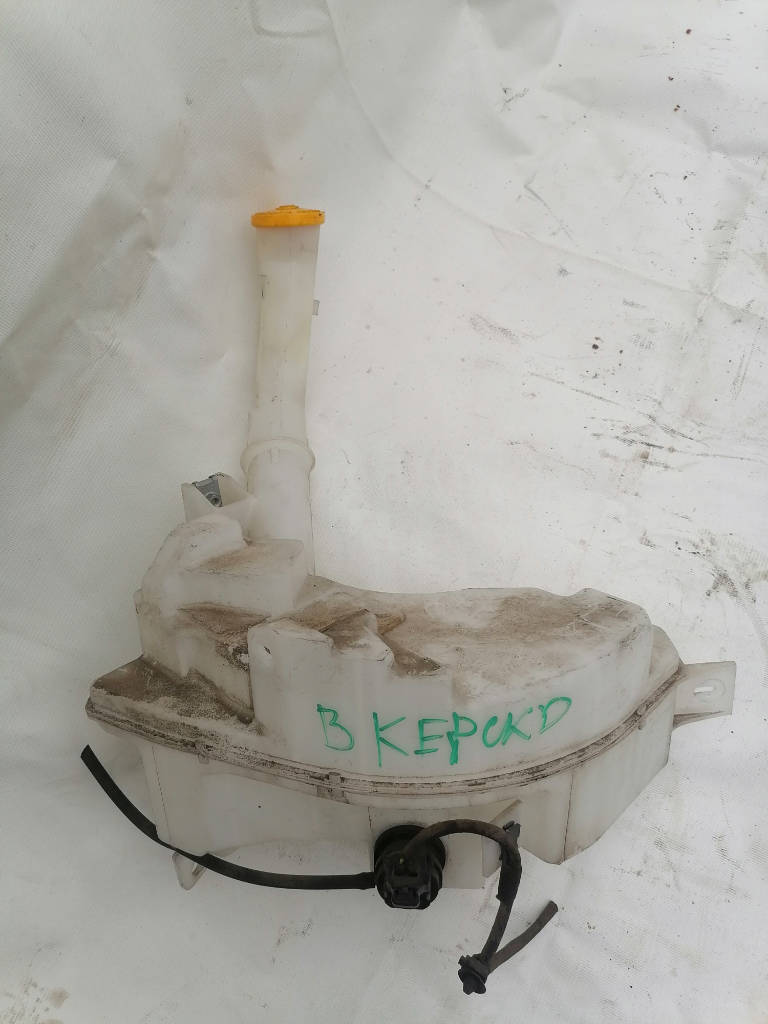 Бачок стеклоомывателя Mazda Axela 2004 BKEP LFVE