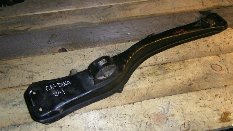 Балка под двс  Toyota Caldina AZT241 1AZ FSE