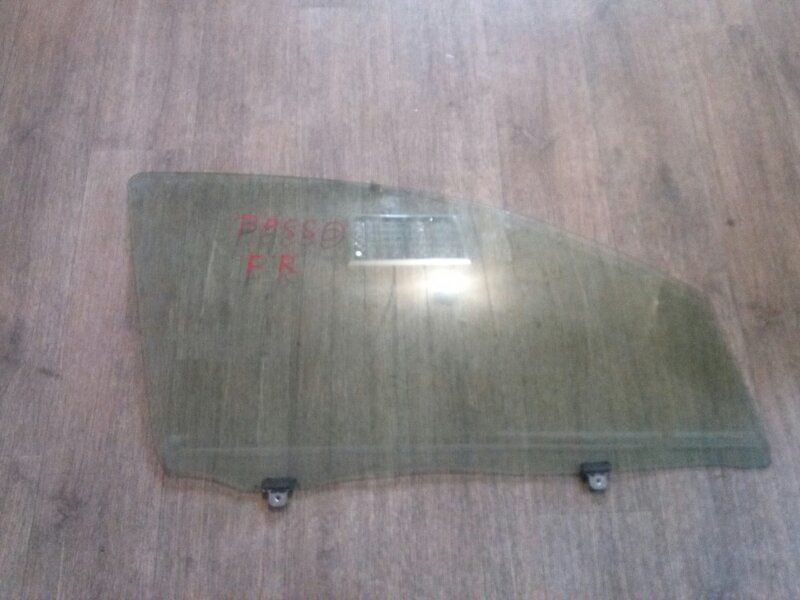 Стекло двери  Nissan Bluebird EU14 