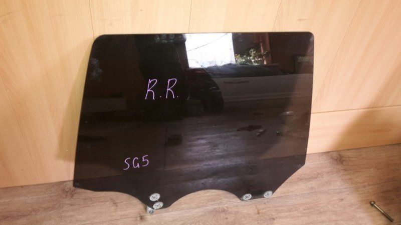 Стекло двери  Subaru Forester SG5 EJ205