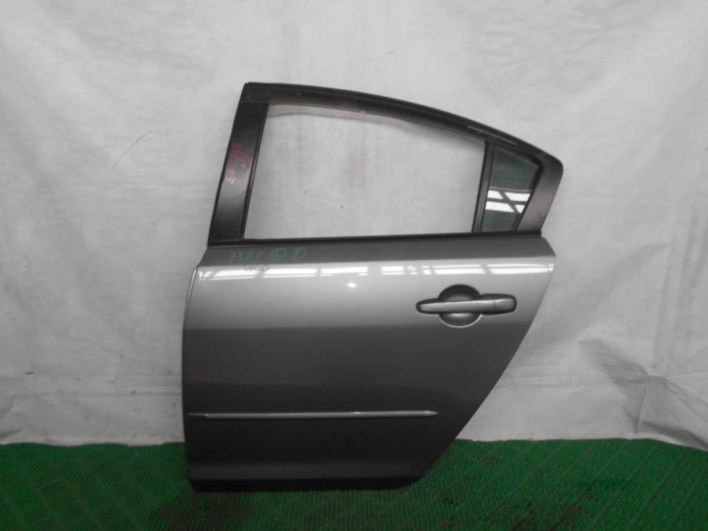 Дверь боковая левая задняя Mazda Axela 2004 BKEP LFVE