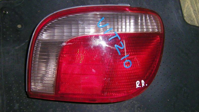Стоп-сигнал  Toyota Vitz SCP10 1SZFE