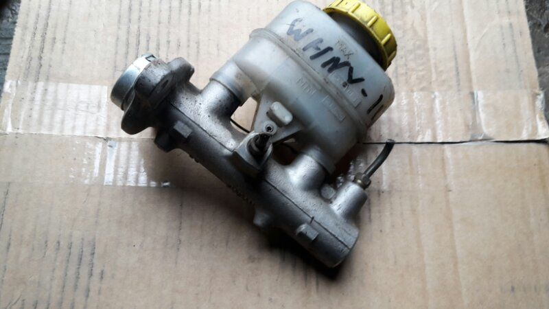 Главный тормозной цилиндр  Nissan Ad WHNY11 QG18DE, YD22DD