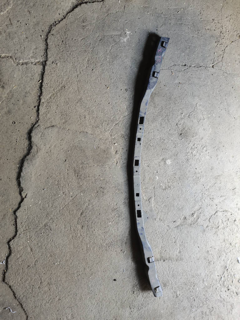 Планка под фару 62240EQ000 Nissan X-Trail NT30 QR20DE