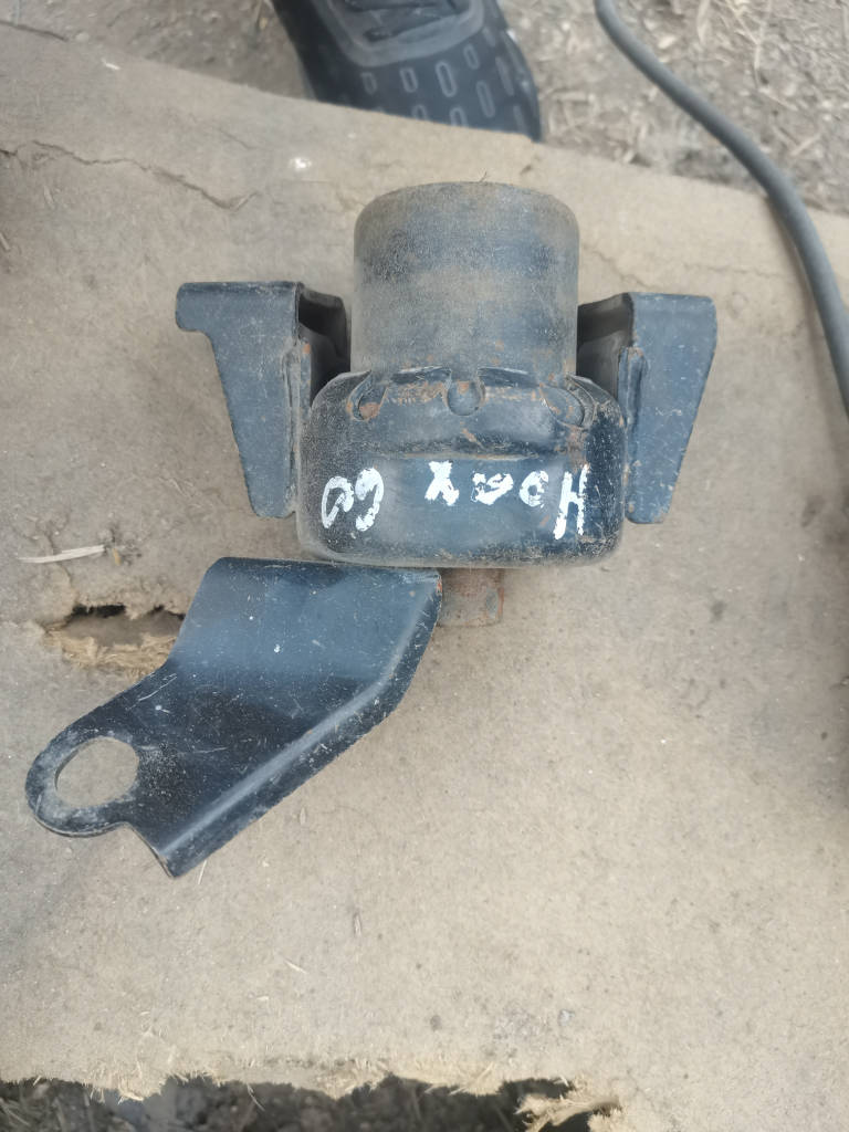 Подушка двигателя Toyota Noah  AZR60G 1AZFSE