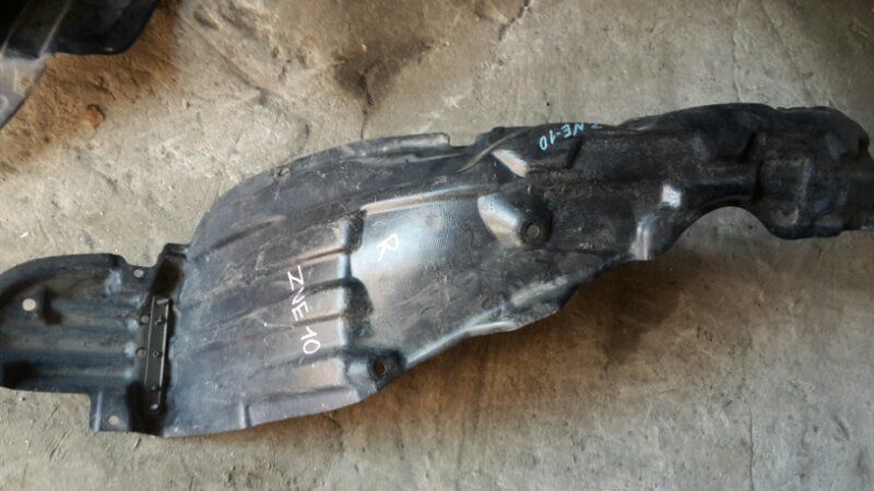 Подкрылок справа спереди Toyota Wish ZNE10 1AZFE