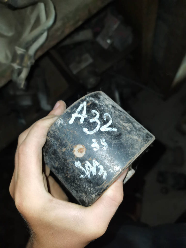 Подушка двигателя Nissan Cefiro  A32 VQ20DE