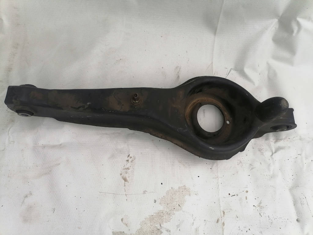 Рычаг поперечный левый задний BP4K28300D Mazda Axela 2004 BKEP LFVE