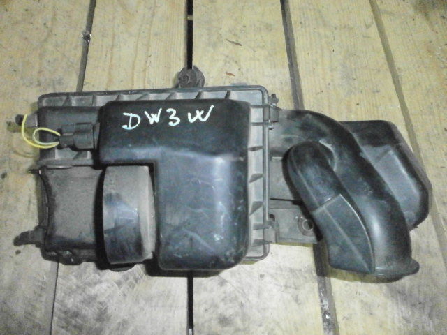 Корпус воздушного фильтра  Mazda Demio DW3W B3