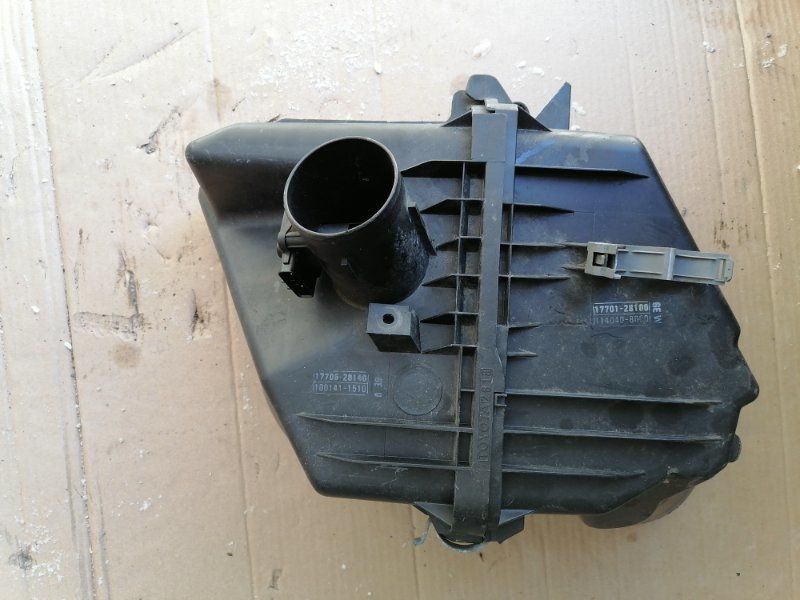 Корпус воздушного фильтра 17700-28180 Toyota Ipsum ACM21 2AZ-FE