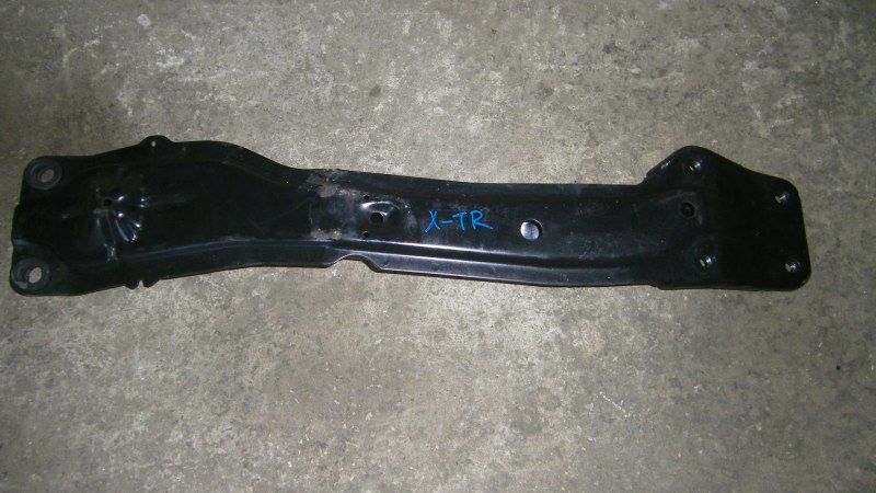 Балка под двс  Nissan Xtrail NT30 QR20