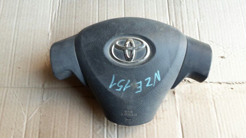 Airbag на руль  Toyota Auris NZE151 1NZ