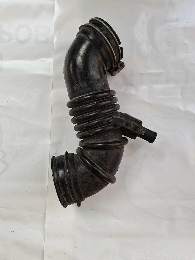 Патрубок воздушного фильтра 1788121030 Toyota Corolla Fielder NZE124G 1NZFE