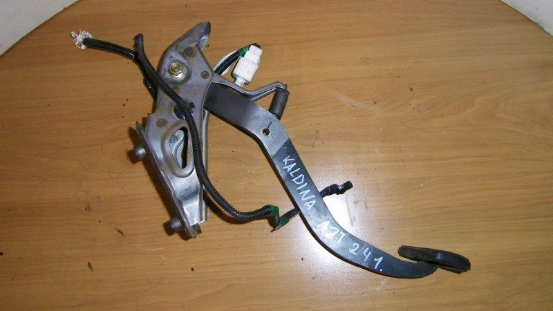 Педаль ручника  Toyota Caldina AZT241 1AZ FSE