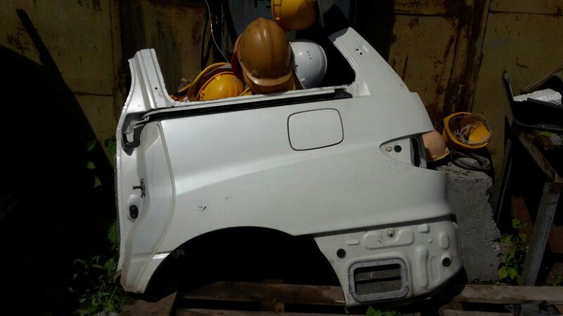 Крыло слева сзади Toyota Estima 2004 MCR40 1MZ-FE