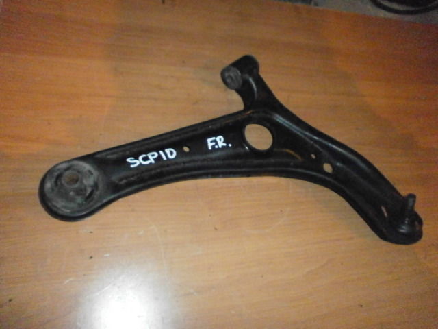 Рычаг подвески  Toyota Vitz SCP10 1SZFE