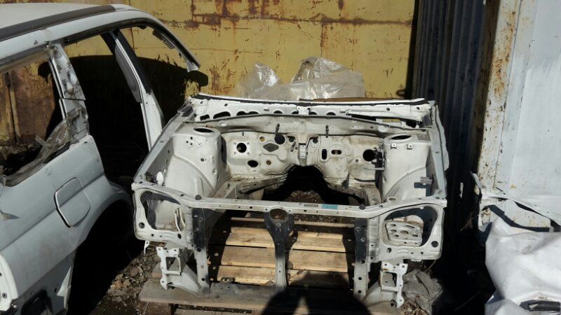 Передняя часть кузова спереди Subaru Forester 2004 SG5 EJ205