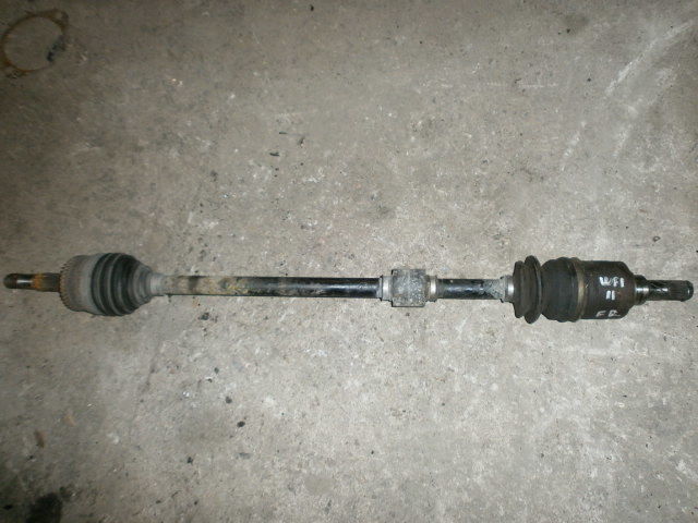 Привод  Nissan Wingroad Y11 QG13DE