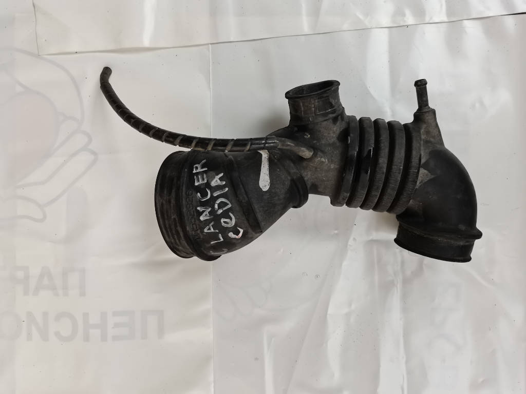 Патрубок воздушного фильтра MR552326 Mitsubishi Lancer Cedia CS5W 4G93