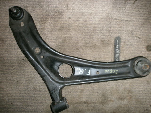 Рычаг подвески  Toyota Vitz SCP10 