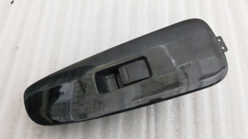 Кнопка стеклоподъемника  Toyota Estima MCR40 1MZ-FE