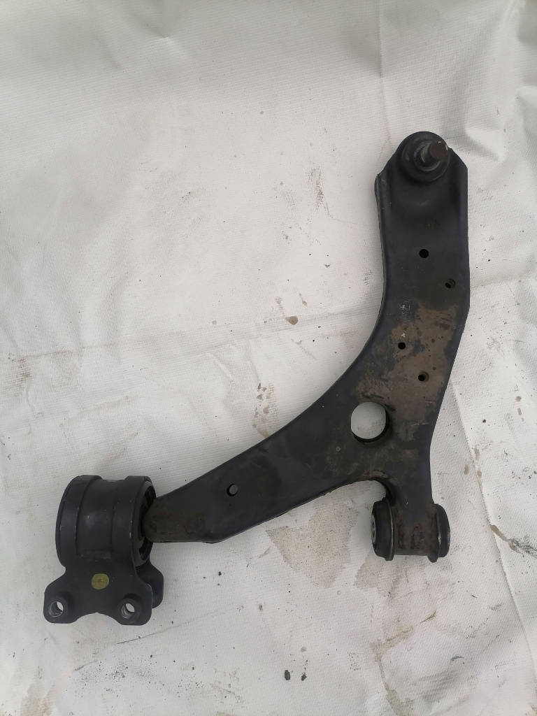 Рычаг подвески слева спереди B32H34350 Mazda Axela 2004 BKEP LFVE