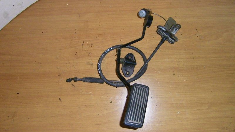 Педаль подачи топлива  Toyota Corona exiv st200 4SFE