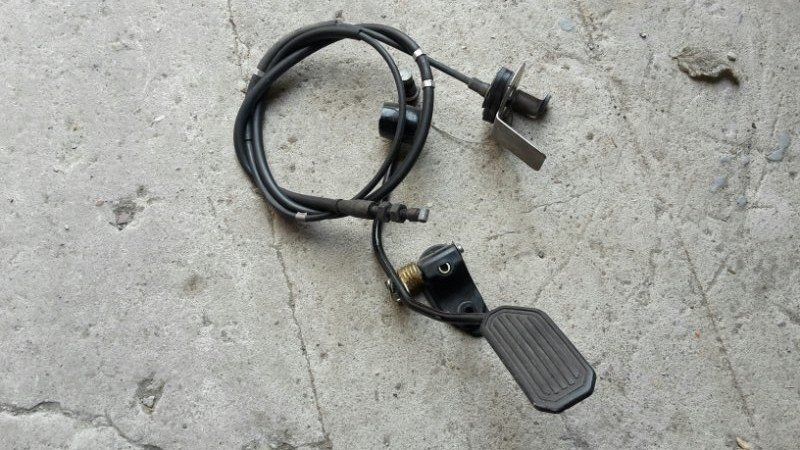 Педаль подачи топлива  Toyota Opa ZCT10 1ZZ-FE