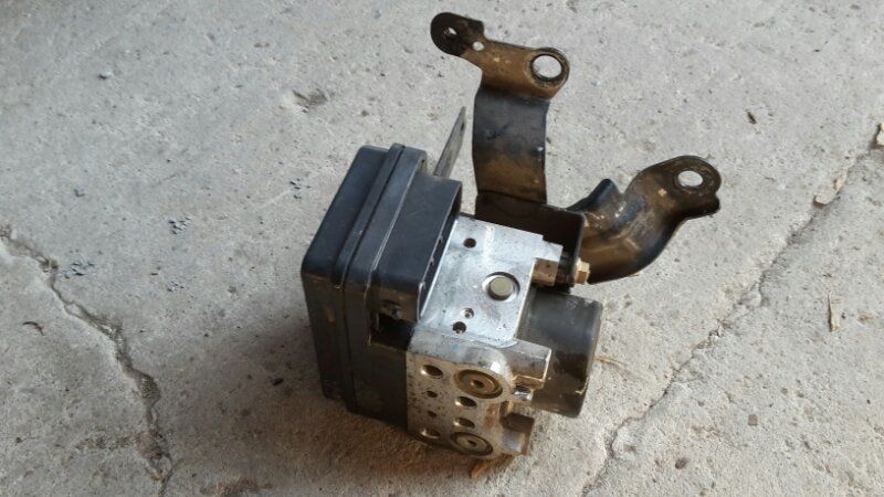 Блок abs  Toyota Opa ZCT10 1ZZ-FE