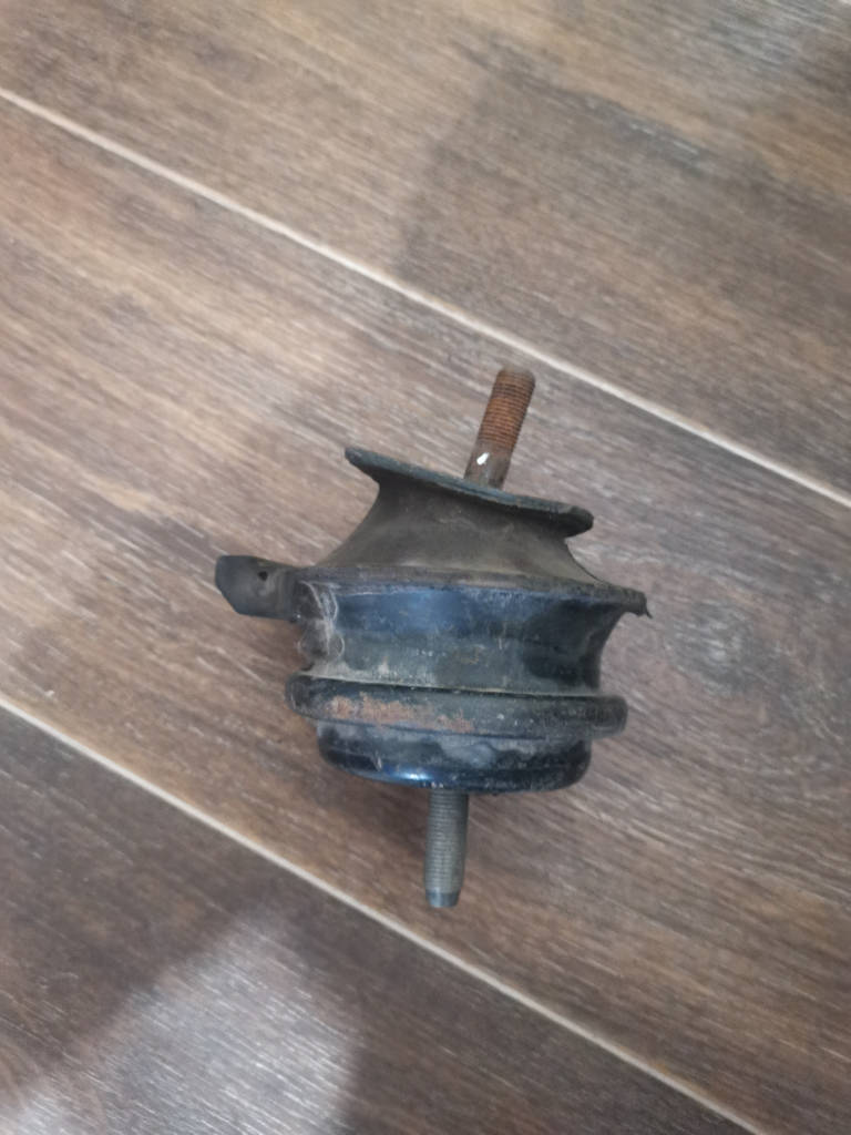Подушка двигателя 1236150050 Toyota Crown UZS141 1UZFE