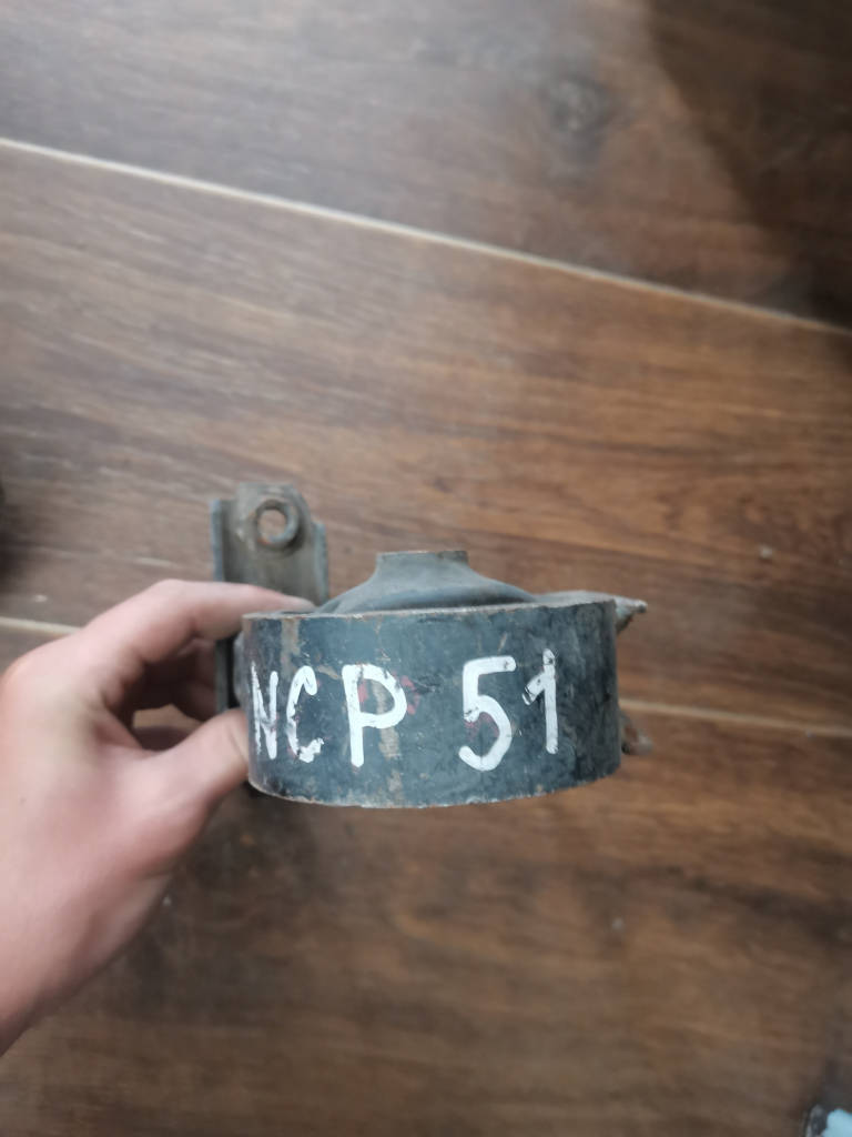 Подушка двигателя 1237223010 Toyota Probox NCP51 1NZFE