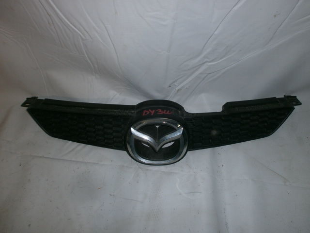 Решетка радиатора  Mazda Demio DY3W 