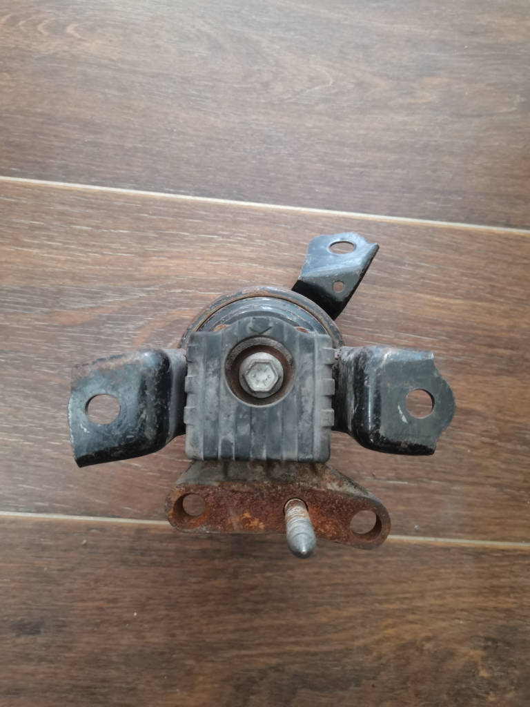 Подушка двигателя Toyota RAV4 1AZ