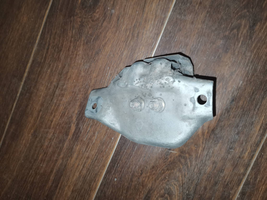 Подушка двигателя 41022FA091 Subaru Forester 2004 SG5 EJ205