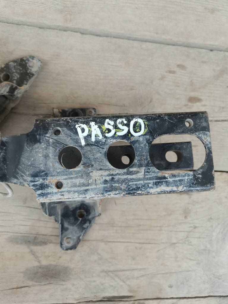 Подушка двигателя 12306B1030 Toyota Passo KGC10 1KRFE