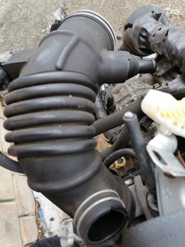 Патрубок воздушн.фильтра 17881-28100 Toyota Ipsum ACM21 2AZ-FE