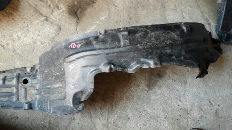 Подкрылок  Nissan Ad 11 